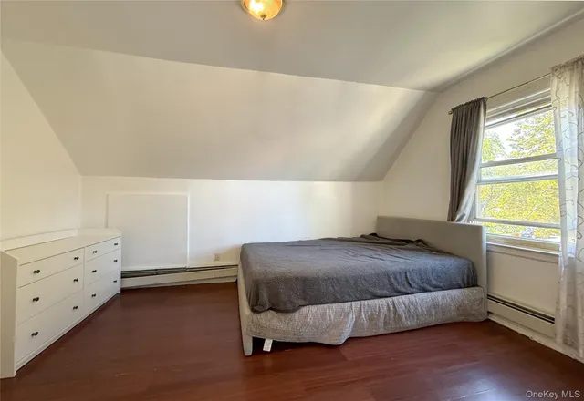 $1,498,000 | 190-05 48th Avenue | Auburndale