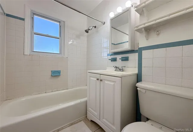 $1,498,000 | 190-05 48th Avenue | Auburndale