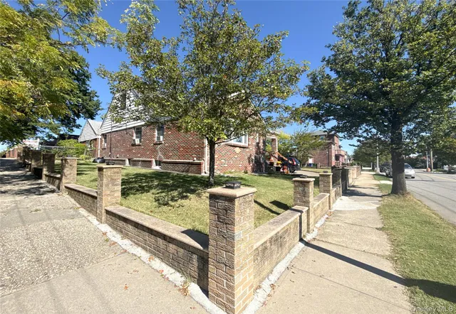 $1,498,000 | 190-05 48th Avenue | Auburndale