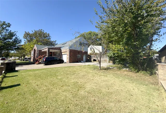 $1,498,000 | 190-05 48th Avenue | Auburndale