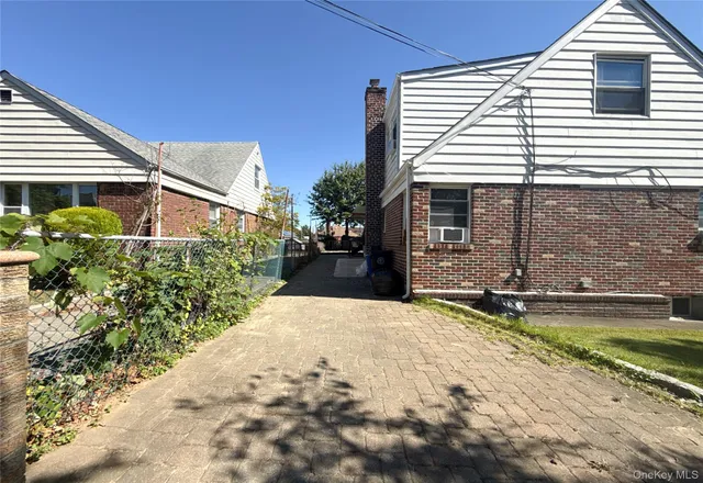 $1,498,000 | 190-05 48th Avenue | Auburndale