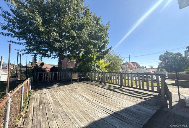 $1,498,000 | 190-05 48th Avenue | Auburndale