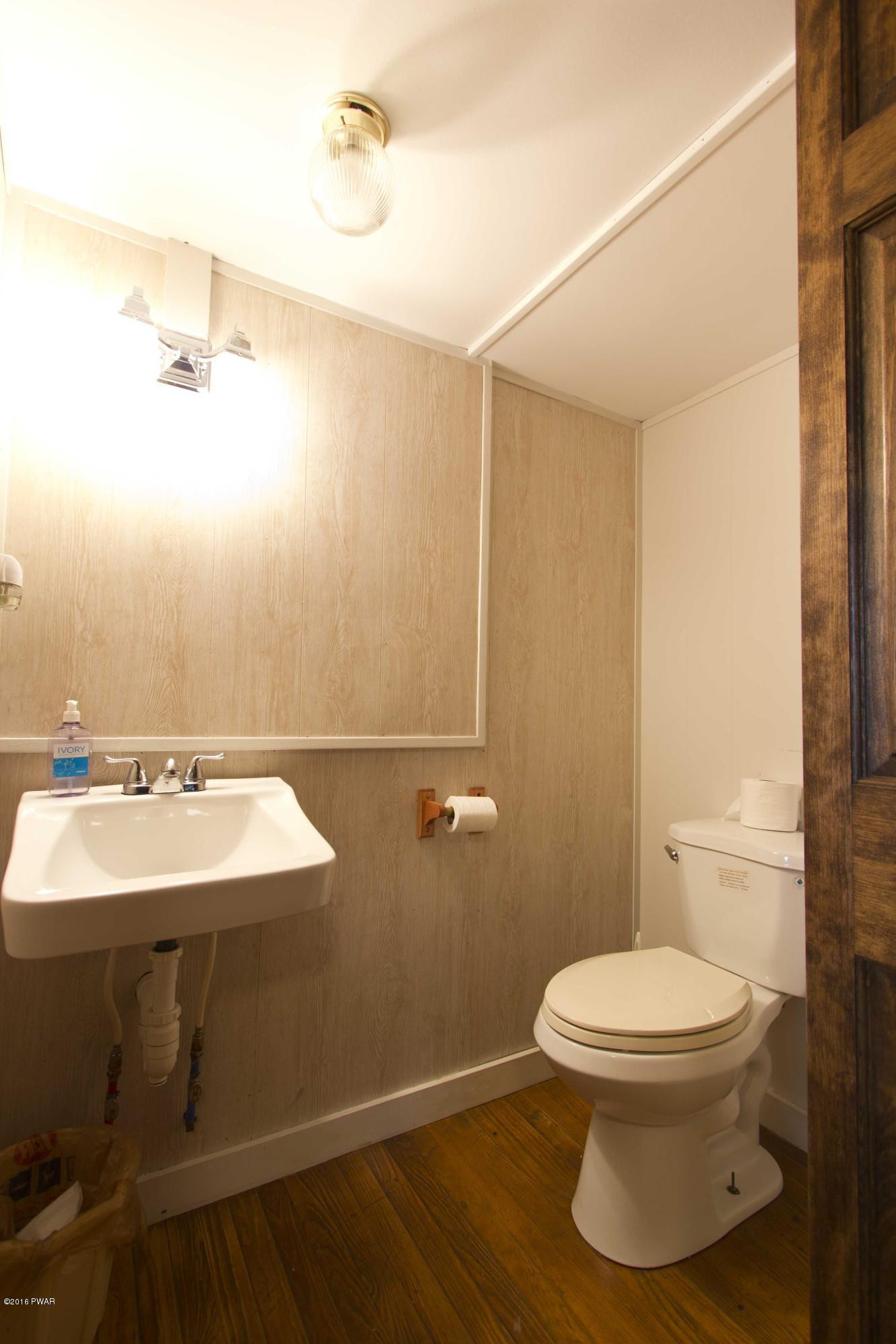 100 Harbor Landing Road Paupack, PA 18451 - Photo 16 of 27