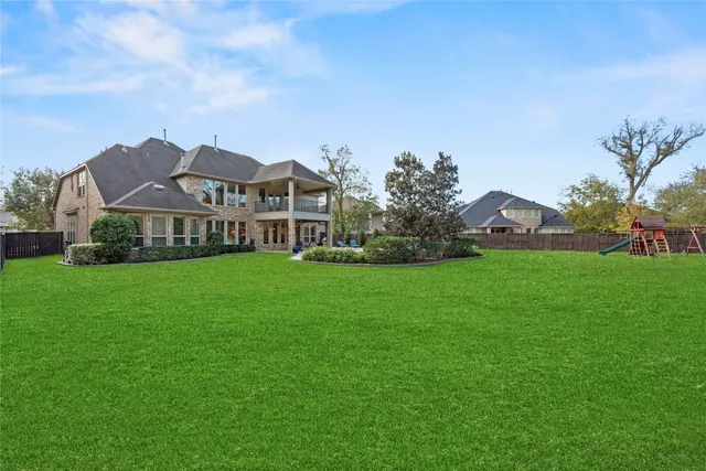 a view of a house with a big yard