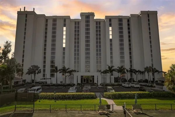 $11,950 | 2425 Gulf Of Mexico Drive, Unit 14B, Longboat Key, FL 34228