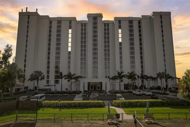 $11,950 | 2425 Gulf Of Mexico Drive, Unit 14B, Longboat Key, FL 34228