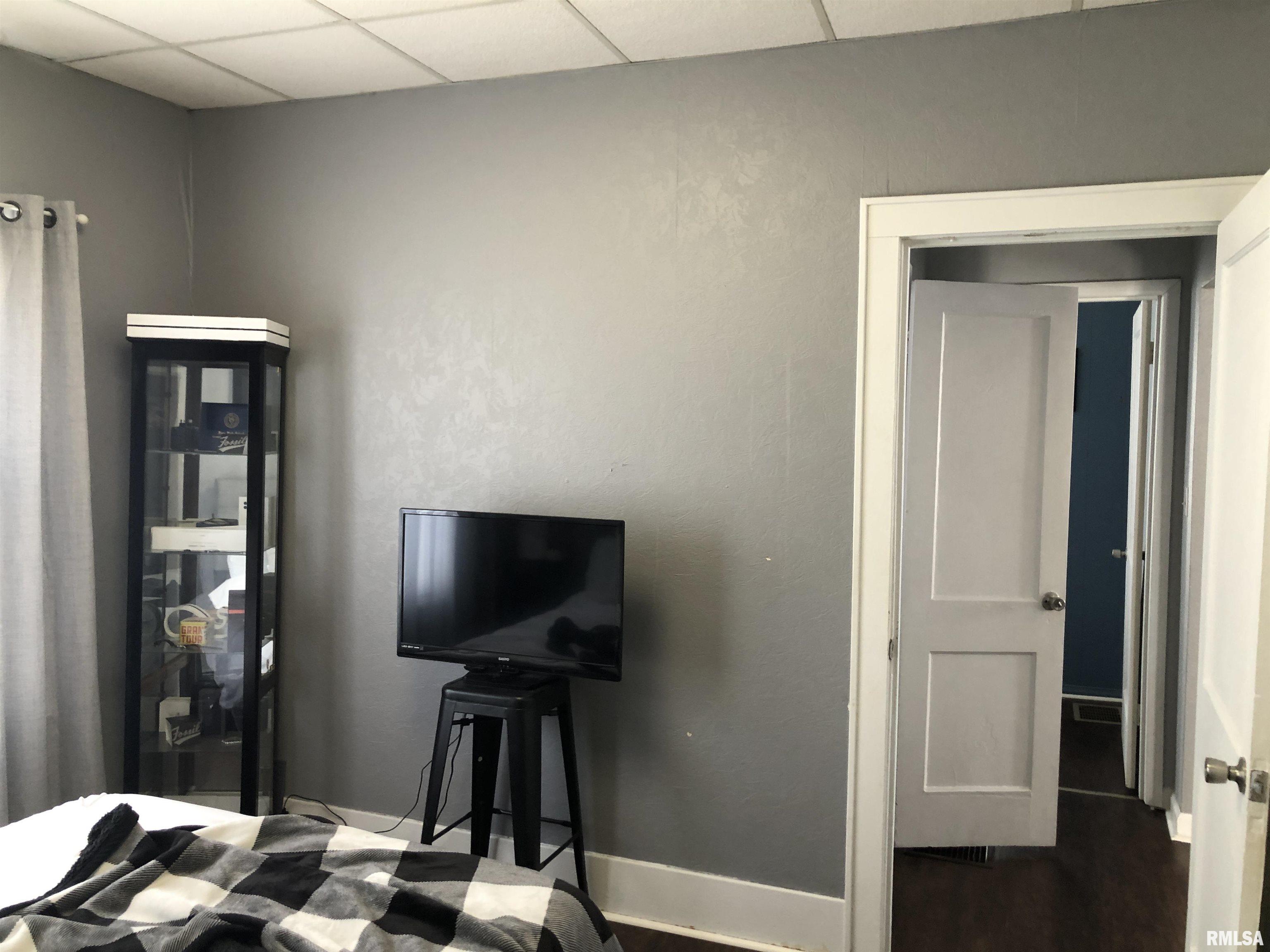 409 East 6th Street Flora, IL 62839 - Photo 12 of 21 Gallery Image 12