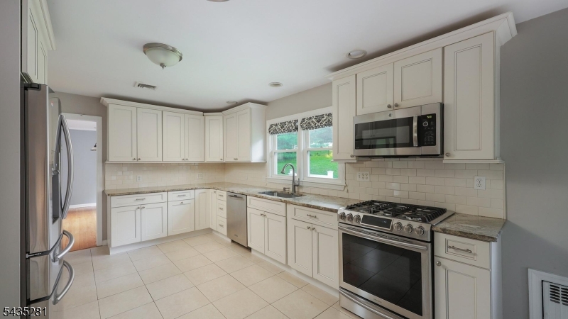 40 Old Army Road Bernardsville, NJ 07924 - Photo 9 of 24