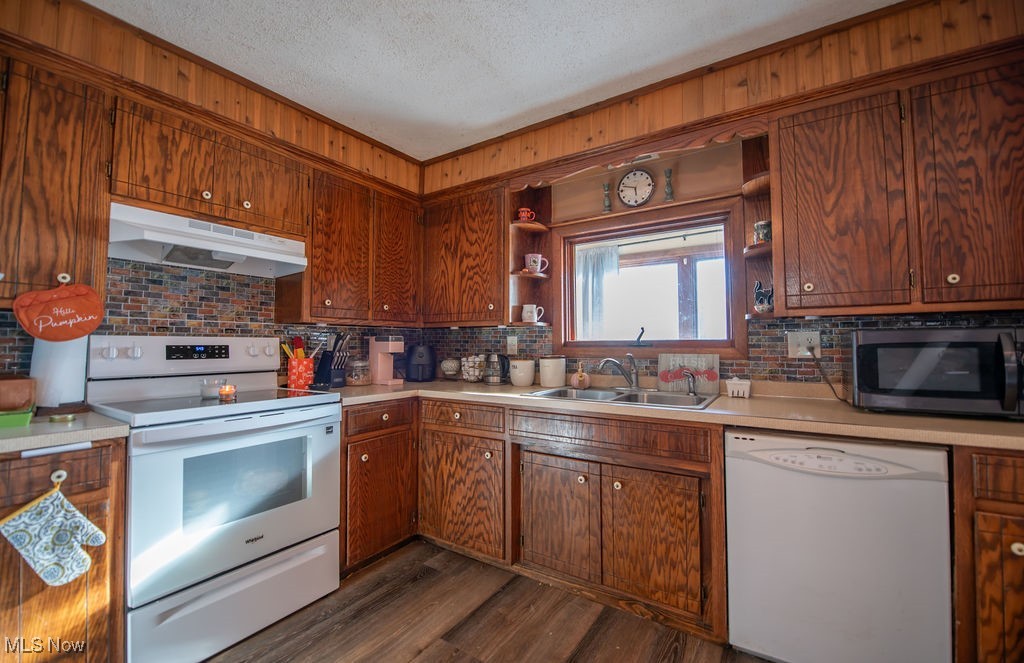 278 Bark Road Southwest Dellroy, OH 44620 - Photo 21 of 32 View of kitchen area with appliances