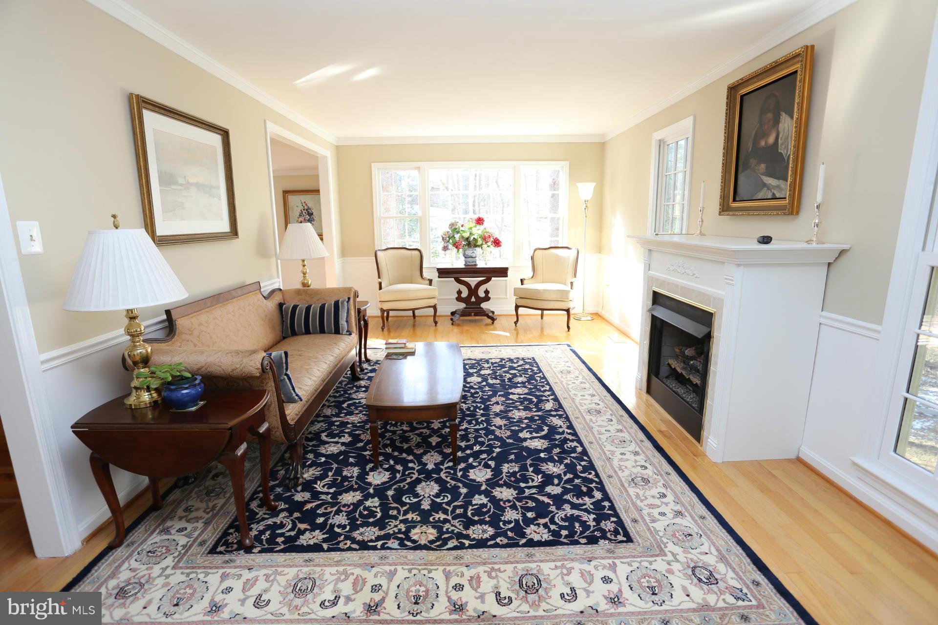 2806 Bree Hill Road Oakton, VA 22124 - Photo 2 of 30 Living Room