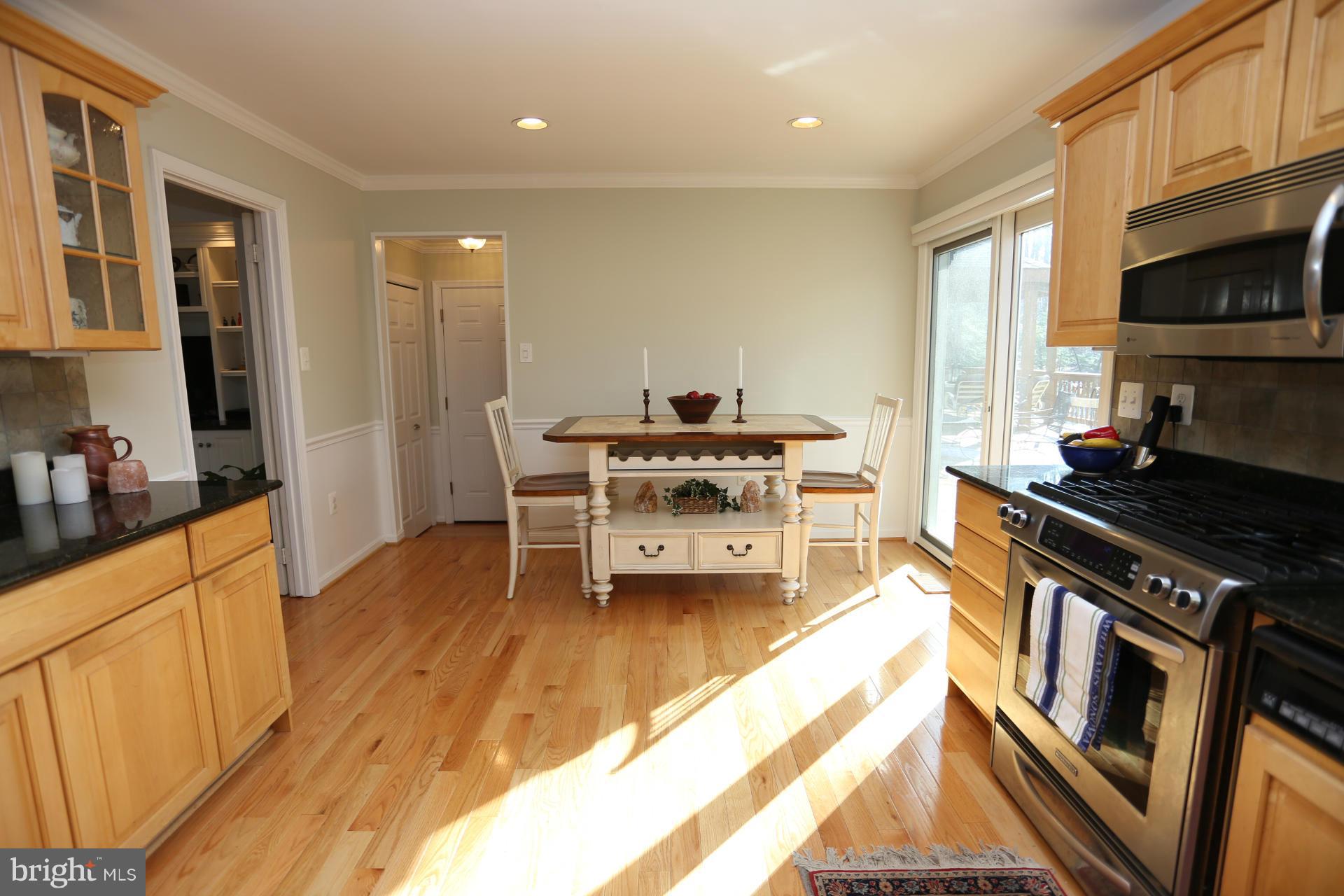 2806 Bree Hill Road Oakton, VA 22124 - Photo 11 of 30 Kitchen