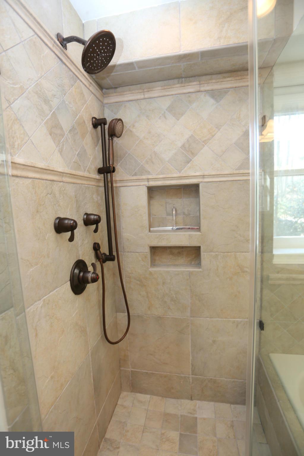 2806 Bree Hill Road Oakton, VA 22124 - Photo 23 of 30 Bath
