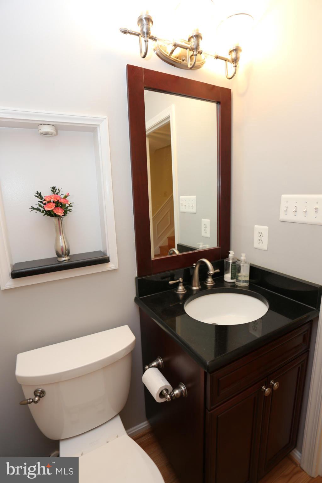 2806 Bree Hill Road Oakton, VA 22124 - Photo 5 of 30 Bath
