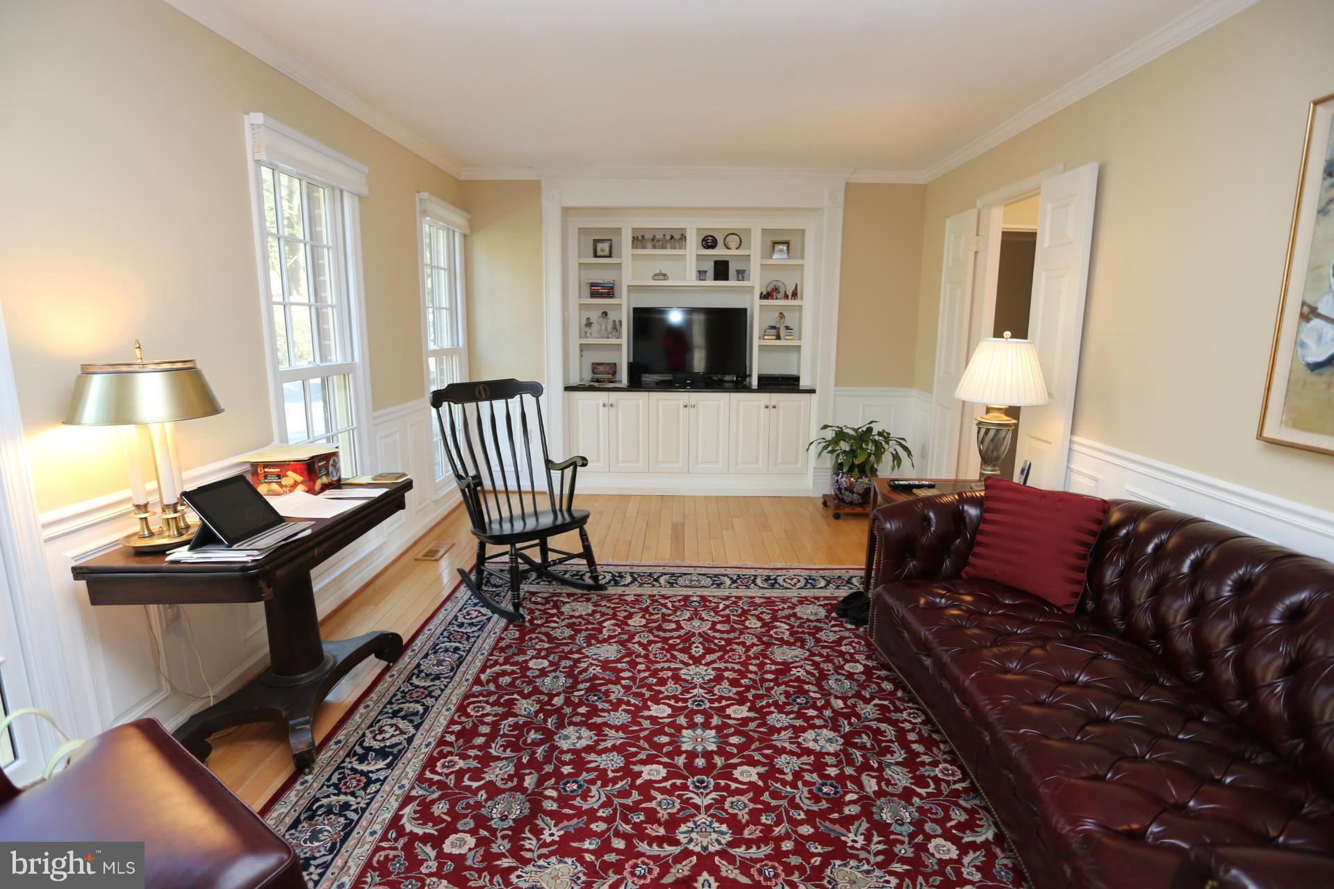 2806 Bree Hill Road Oakton, VA 22124 - Photo 6 of 30 Family Room