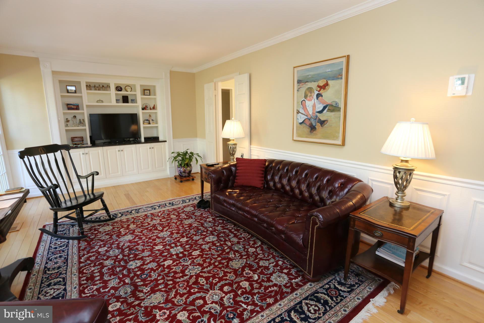 2806 Bree Hill Road Oakton, VA 22124 - Photo 7 of 30 Family Room