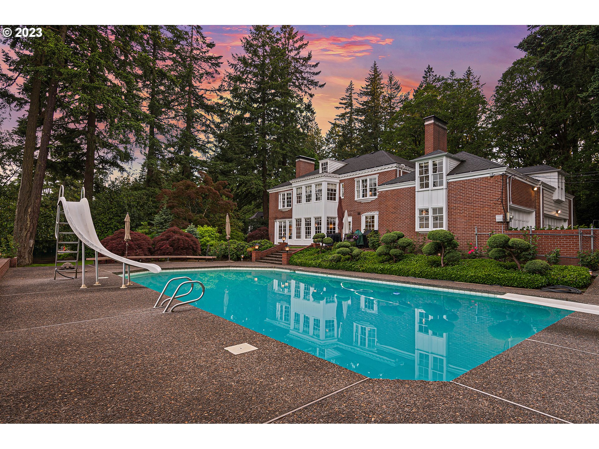 12334 South Edgecliff Rd  