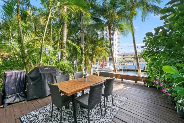 a view of a dinning table and chairs in patio