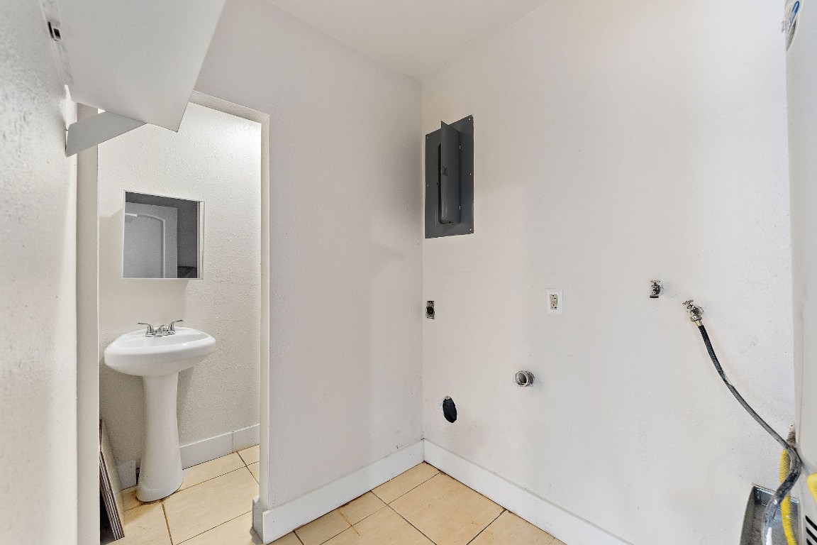 3230 Virginia Street La Marque, TX 77568 - Photo 12 of 18 a bathroom with a sink and mirror