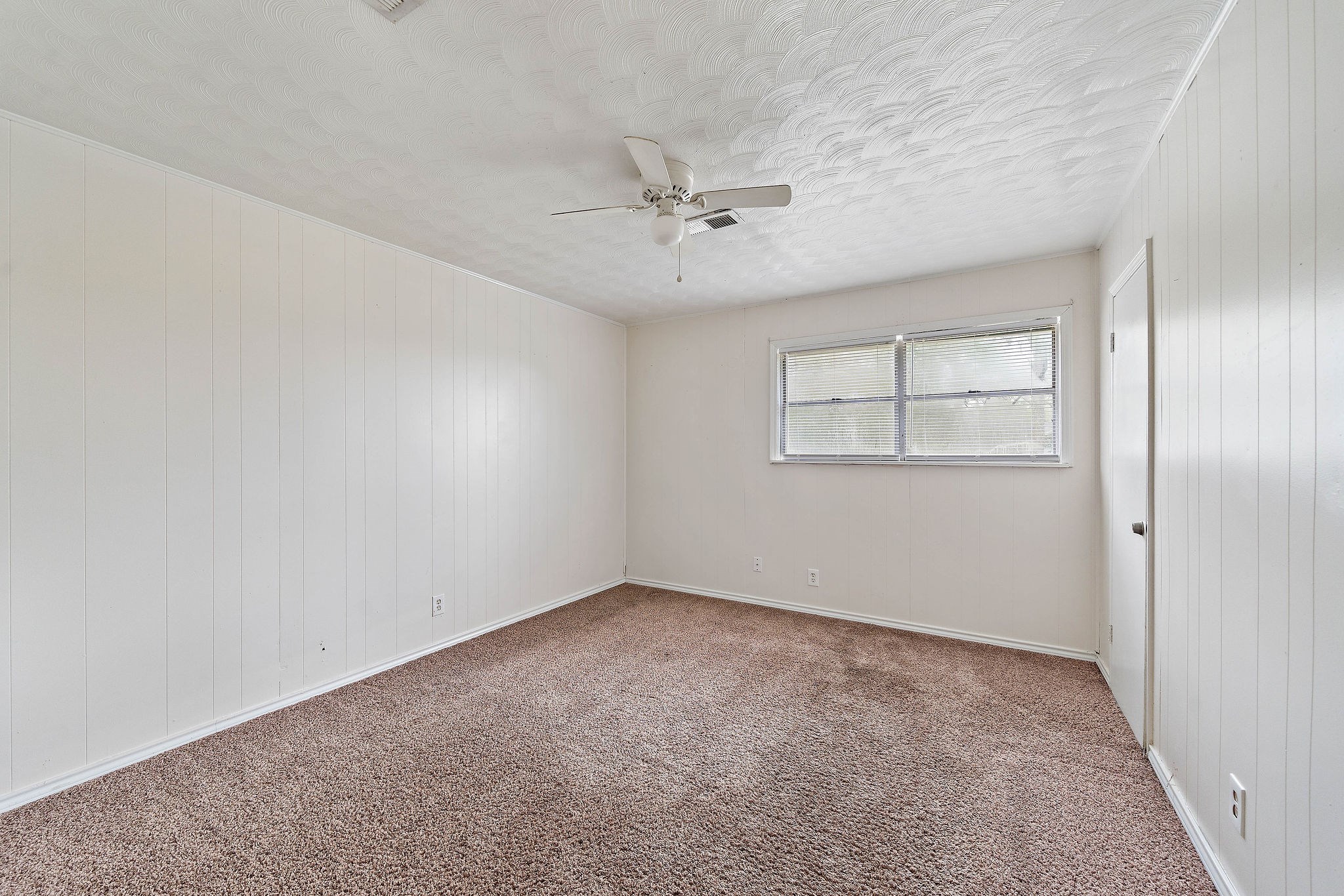 3230 Virginia Street La Marque, TX 77568 - Photo 15 of 18 an empty room with chandelier fan and windows