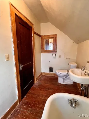 $79,900 | 141 Charmouth Drive, Syracuse, NY 13207