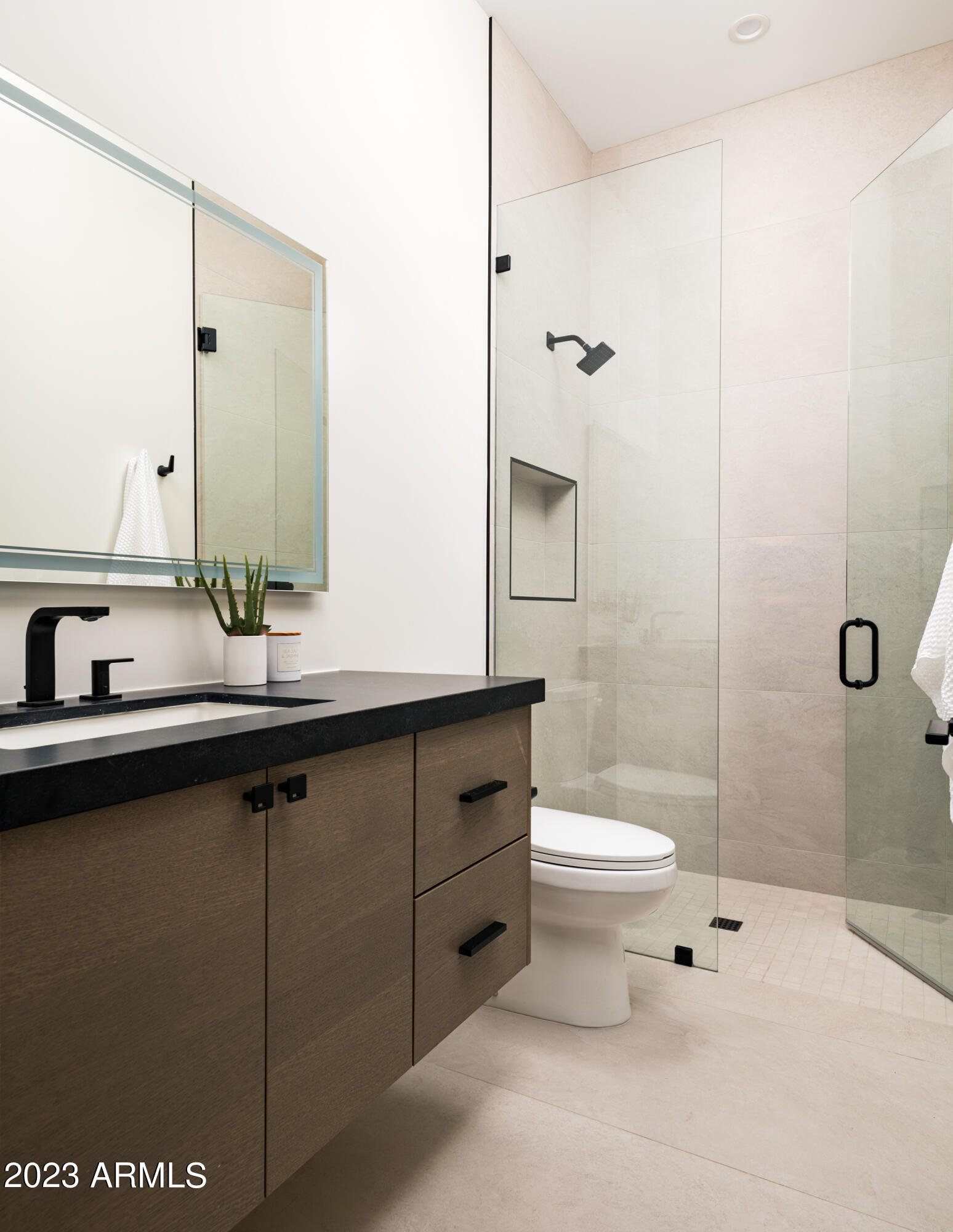 3944 East Roma Avenue Phoenix, AZ 85018 - Photo 19 of 30 Office/5th Bedroom Bath