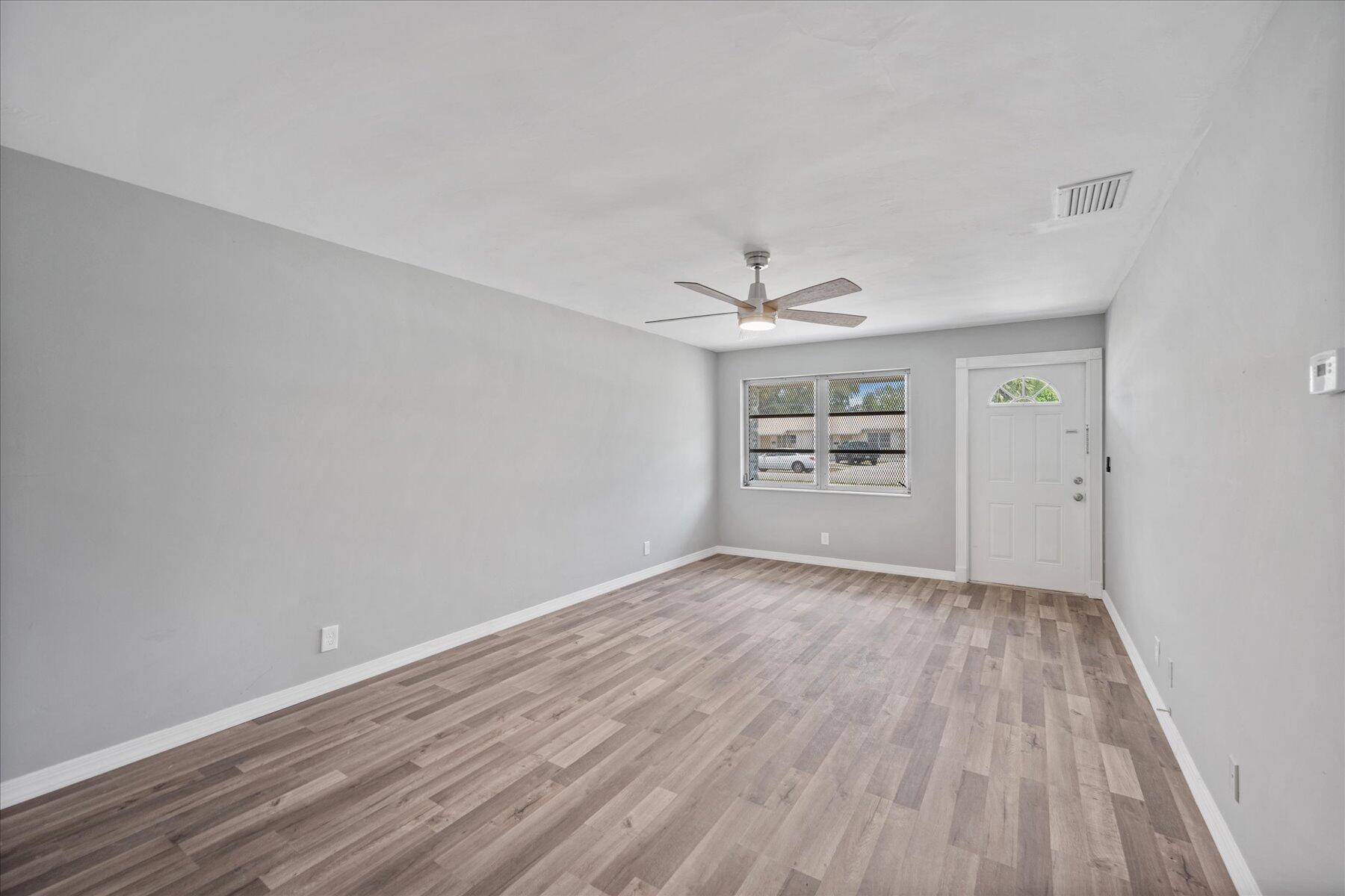 531 Silver Beach Road Riviera Beach, FL 33403 - Photo 6 of 19 05-DSC_0306