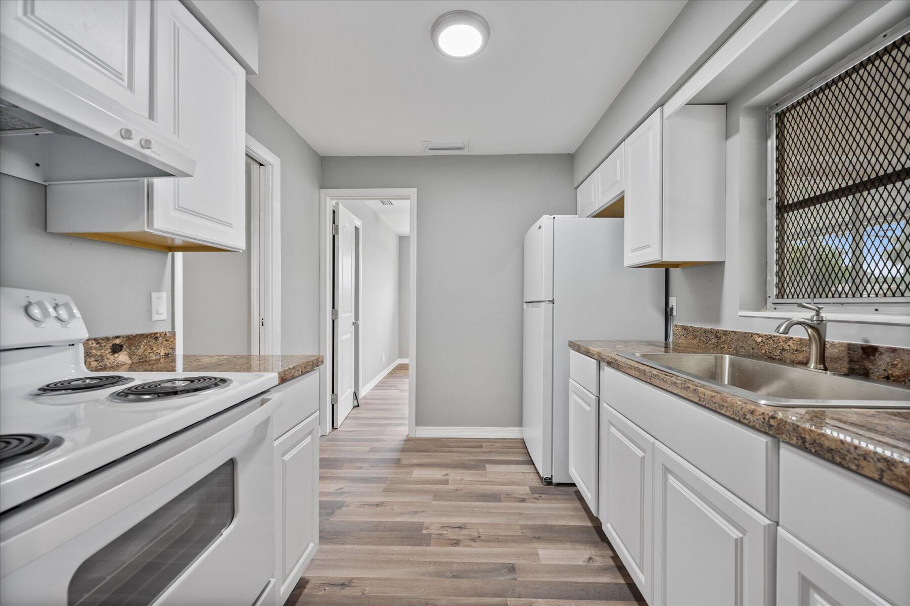 531 Silver Beach Road Riviera Beach, FL 33403 - Photo 10 of 19 09-DSC_0300