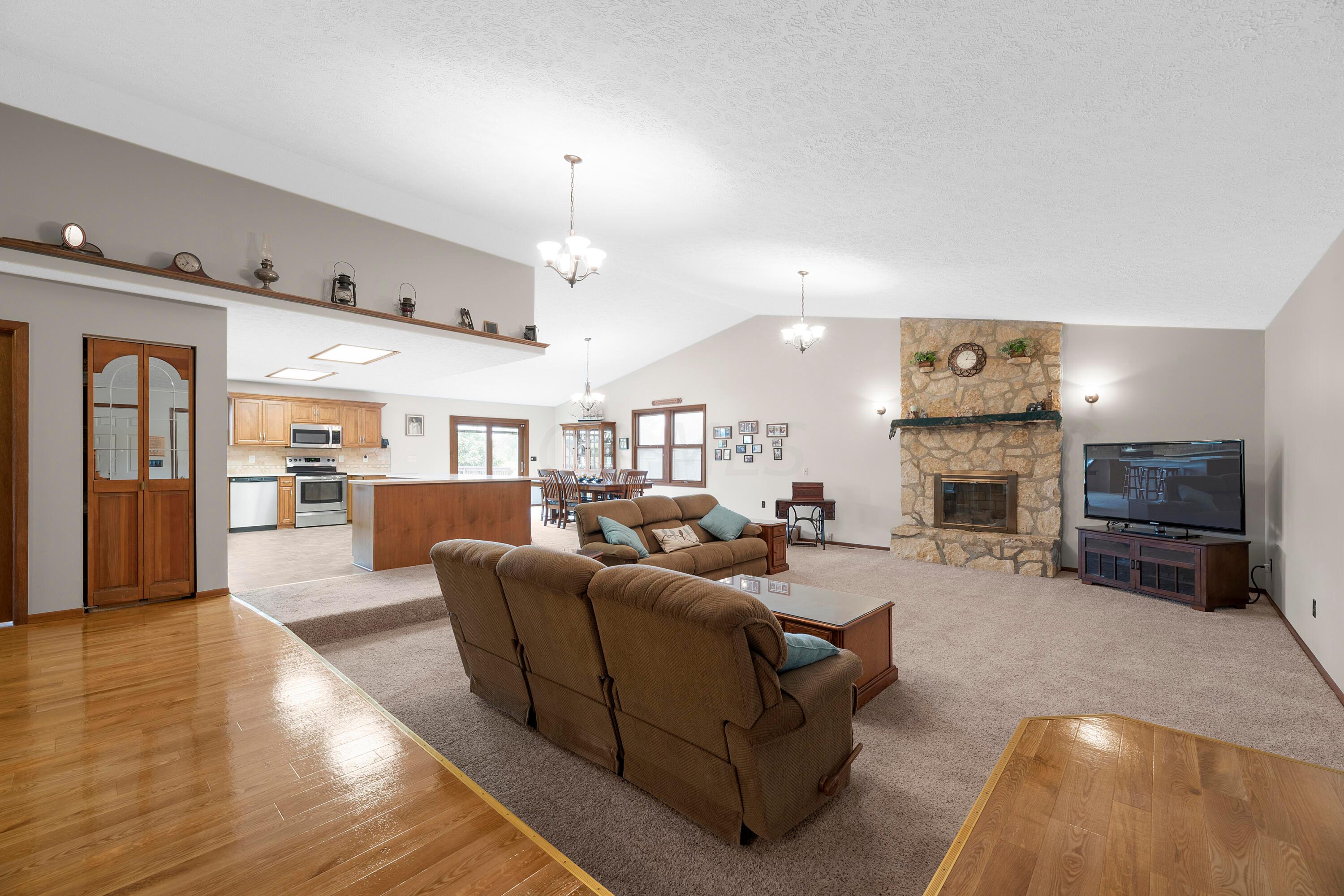 1501 Zuber Road Grove City, OH 43123 - Photo 8 of 51 MAR_5748