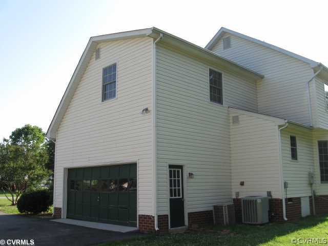 5407 Gatebridge Road Richmond, VA 23234 - Photo 8 of 10 Exterior Back