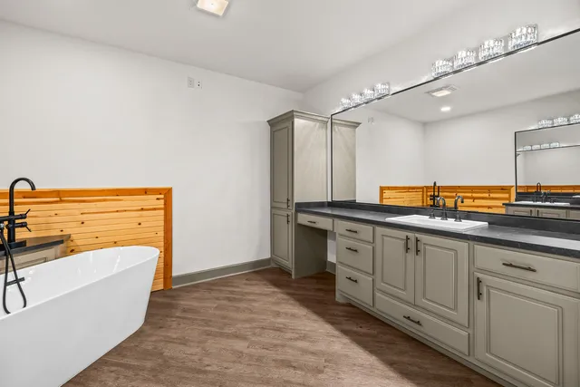 a furnished livingroom with a ceiling fan