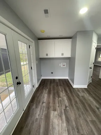 a view of utility room