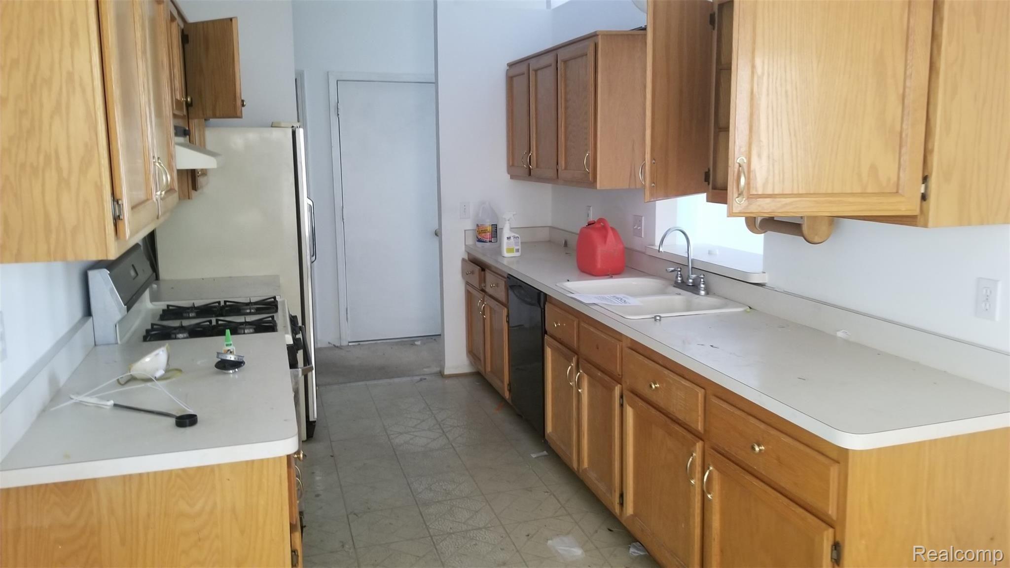 2431 Cranbrook Road Canton, MI 48188 - Photo 5 of 13 20191112_094305.jpg