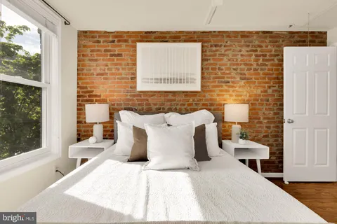 $750,000 | 403 12th Street Southeast, Washington, DC 20003