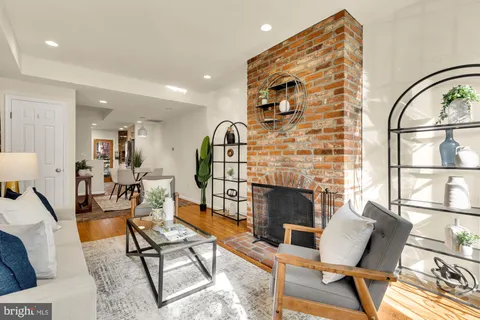 $750,000 | 403 12th Street Southeast, Washington, DC 20003