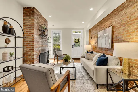 $750,000 | 403 12th Street Southeast, Washington, DC 20003