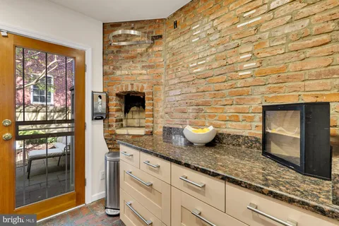 $750,000 | 403 12th Street Southeast, Washington, DC 20003