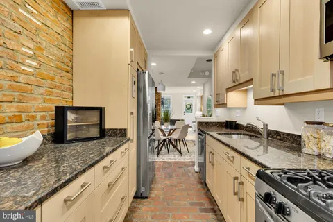 $750,000 | 403 12th Street Southeast, Washington, DC 20003