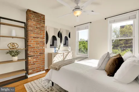 $750,000 | 403 12th Street Southeast, Washington, DC 20003