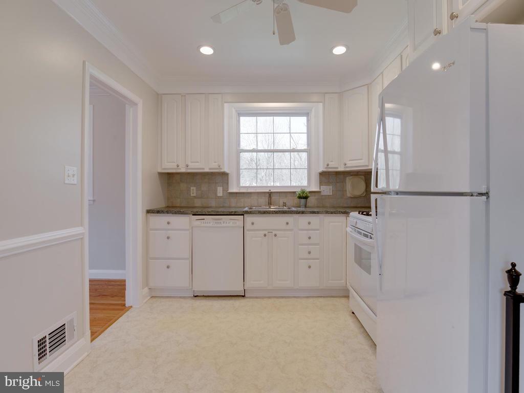 116 Felton Road Lutherville-Timonium, MD 21093 - Photo 14 of 40 New refrigerator with ice maker
