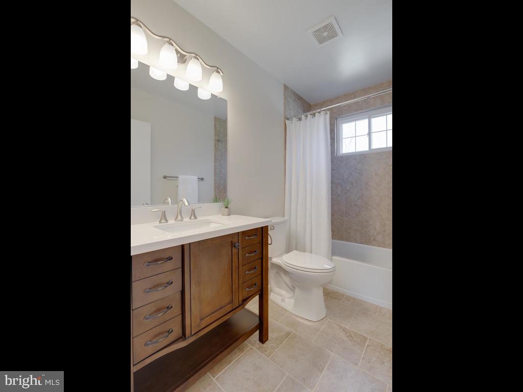 116 Felton Road Lutherville-Timonium, MD 21093 - Photo 26 of 40 Fresh and stylish full bathroom