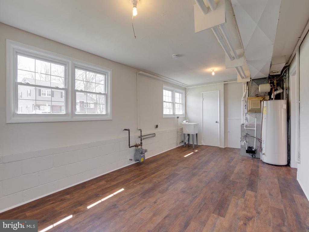 116 Felton Road Lutherville-Timonium, MD 21093 - Photo 30 of 40 Spacious utility and laundry room with utility tub