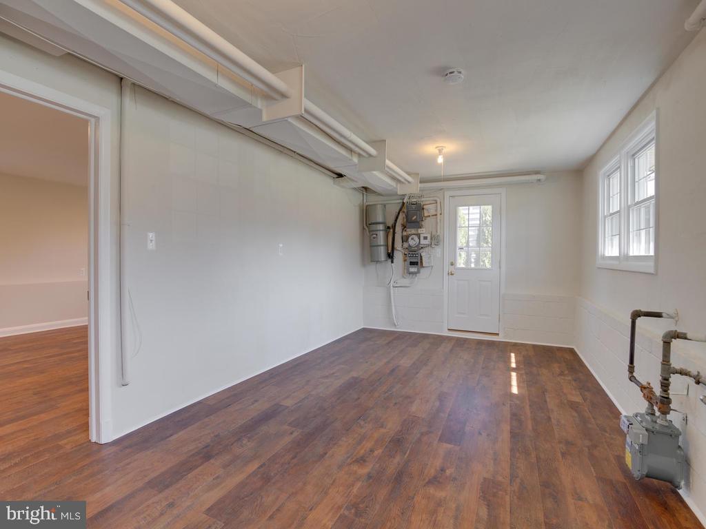 116 Felton Road Lutherville-Timonium, MD 21093 - Photo 31 of 40 Use the side door from driveway - mudroom