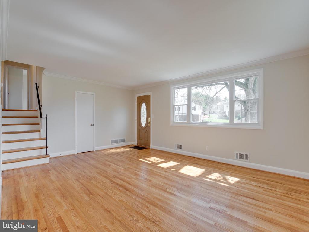 116 Felton Road Lutherville-Timonium, MD 21093 - Photo 6 of 40 Spacious living room