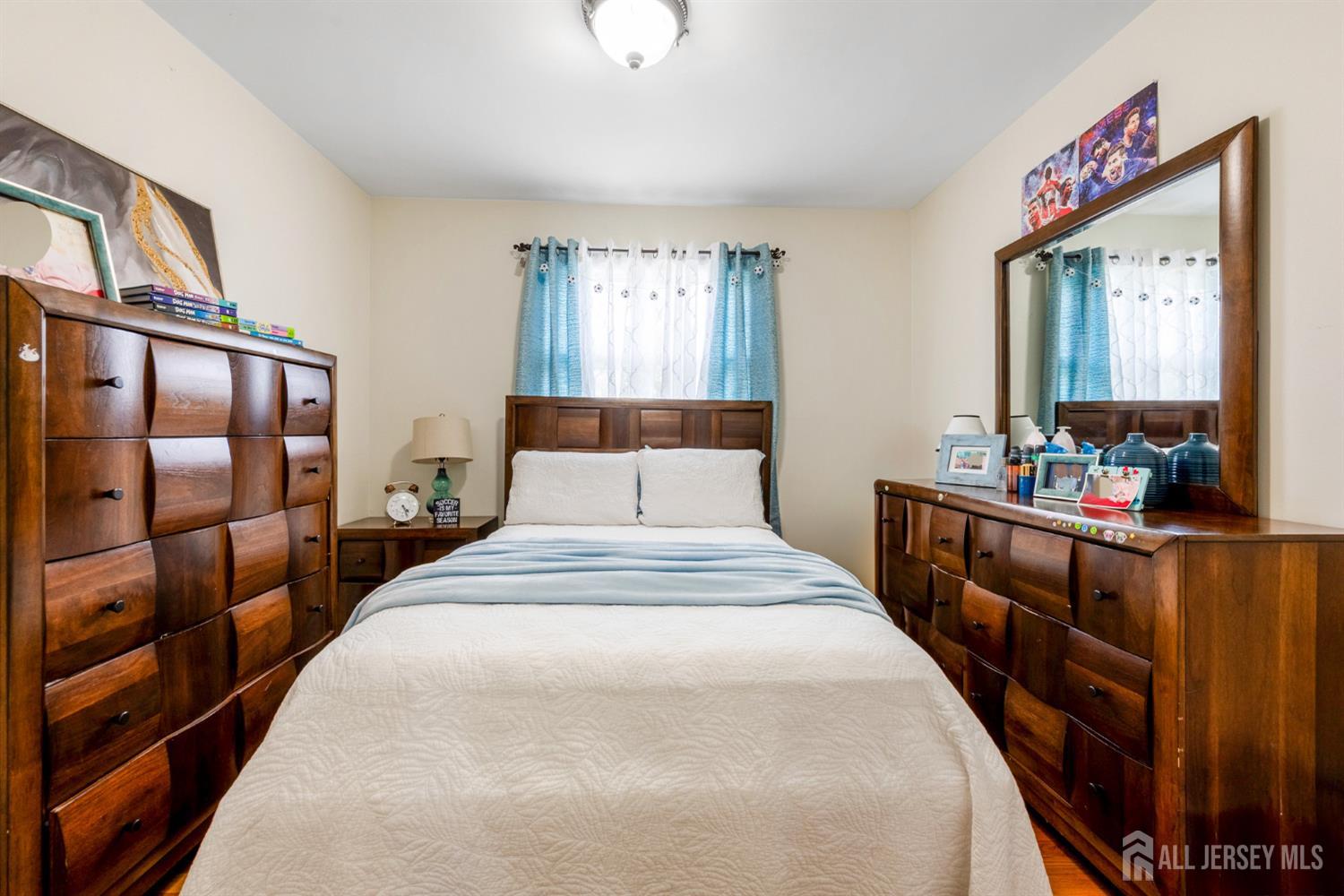 115 Vernon Way Port Reading, NJ 07064 - Photo 16 of 33 a bedroom with a bed and a window