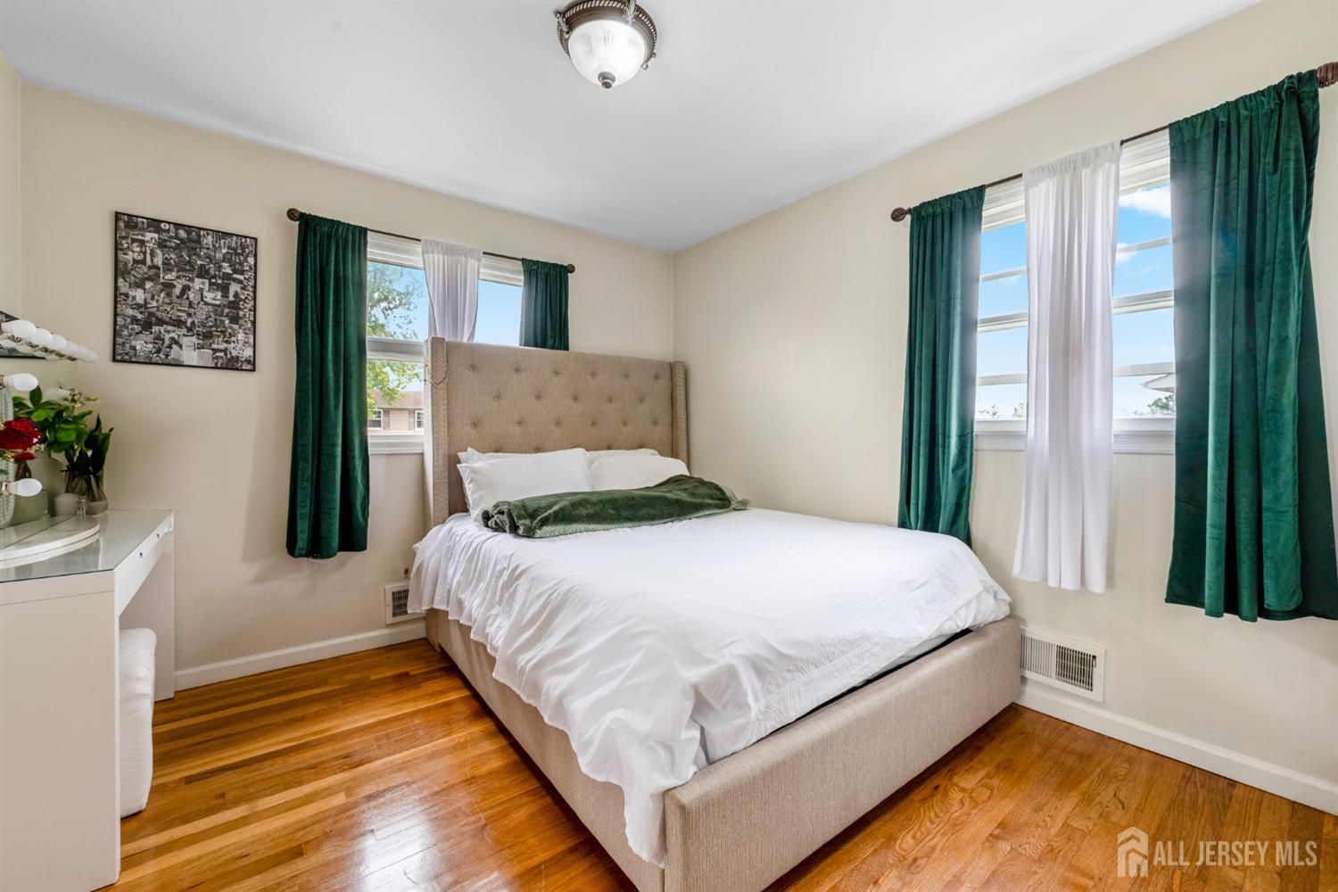 115 Vernon Way Port Reading, NJ 07064 - Photo 18 of 33 a bedroom with a bed and a large window