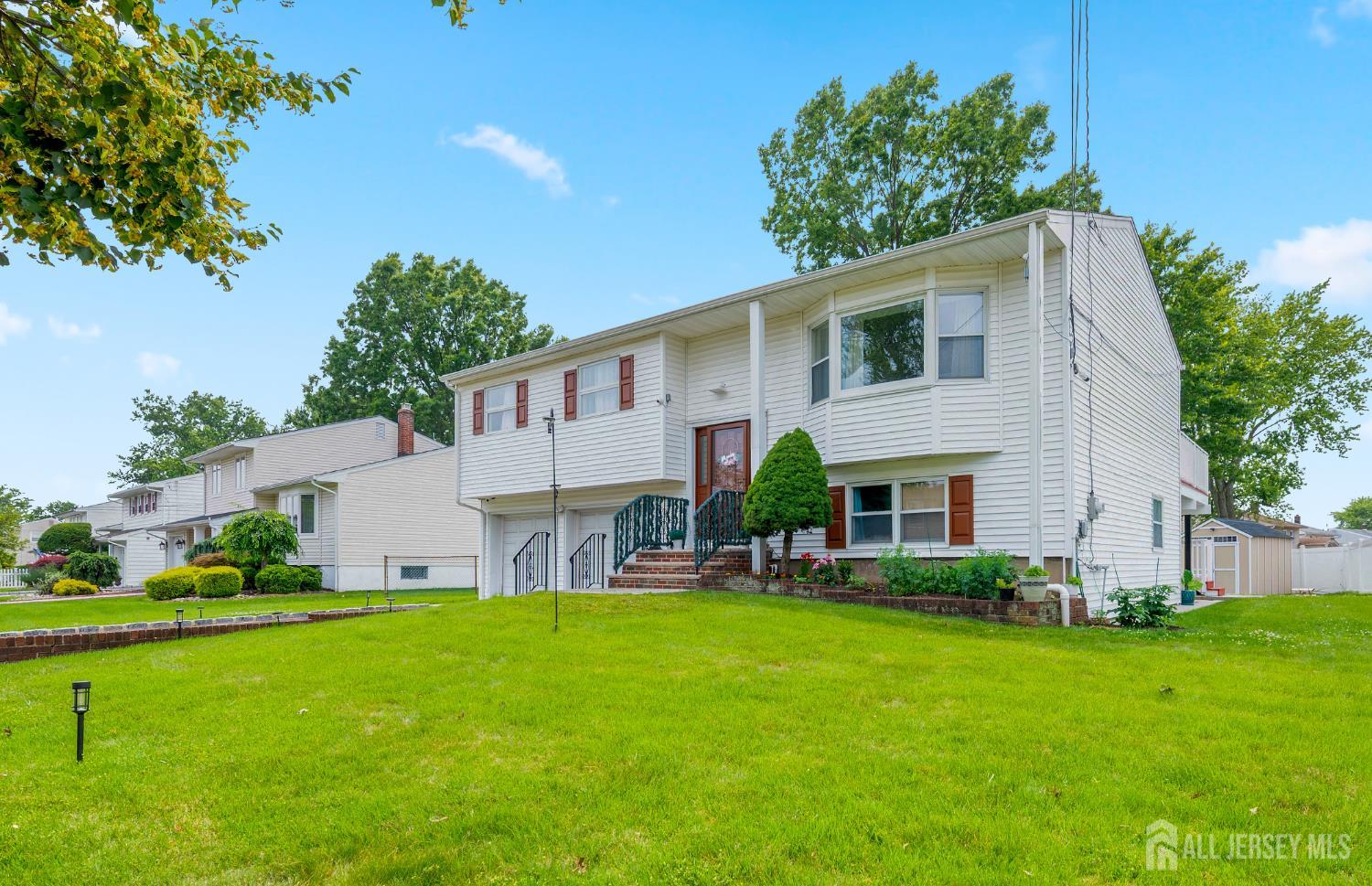 115 Vernon Way Port Reading, NJ 07064 - Photo 4 of 33 a front view of house with garden