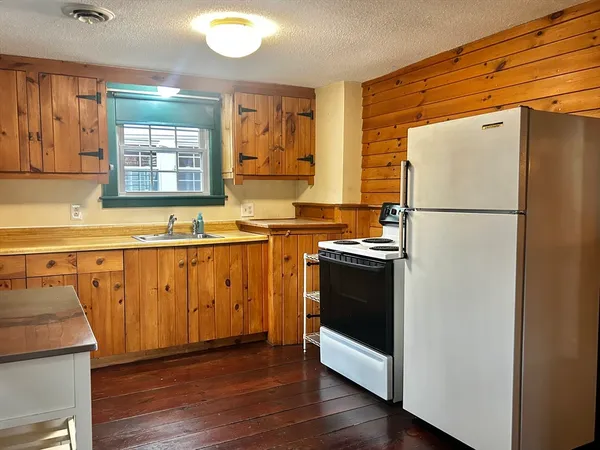 $1,550 | 6 Long Farm Terrace, Unit 6, Greenfield, MA 01301