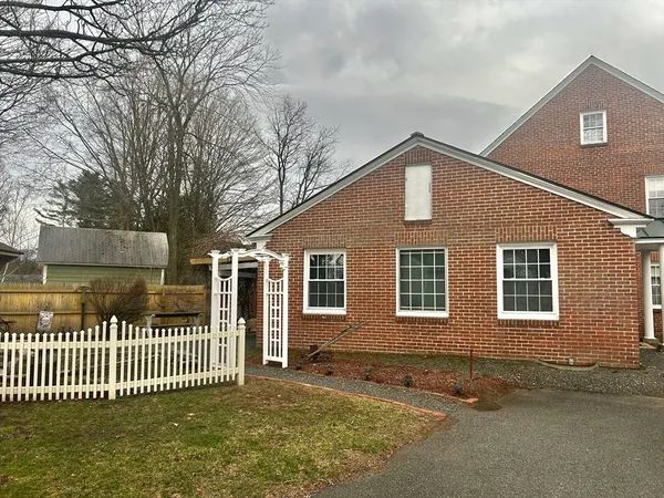 $1,550 | 6 Long Farm Terrace, Unit 6, Greenfield, MA 01301