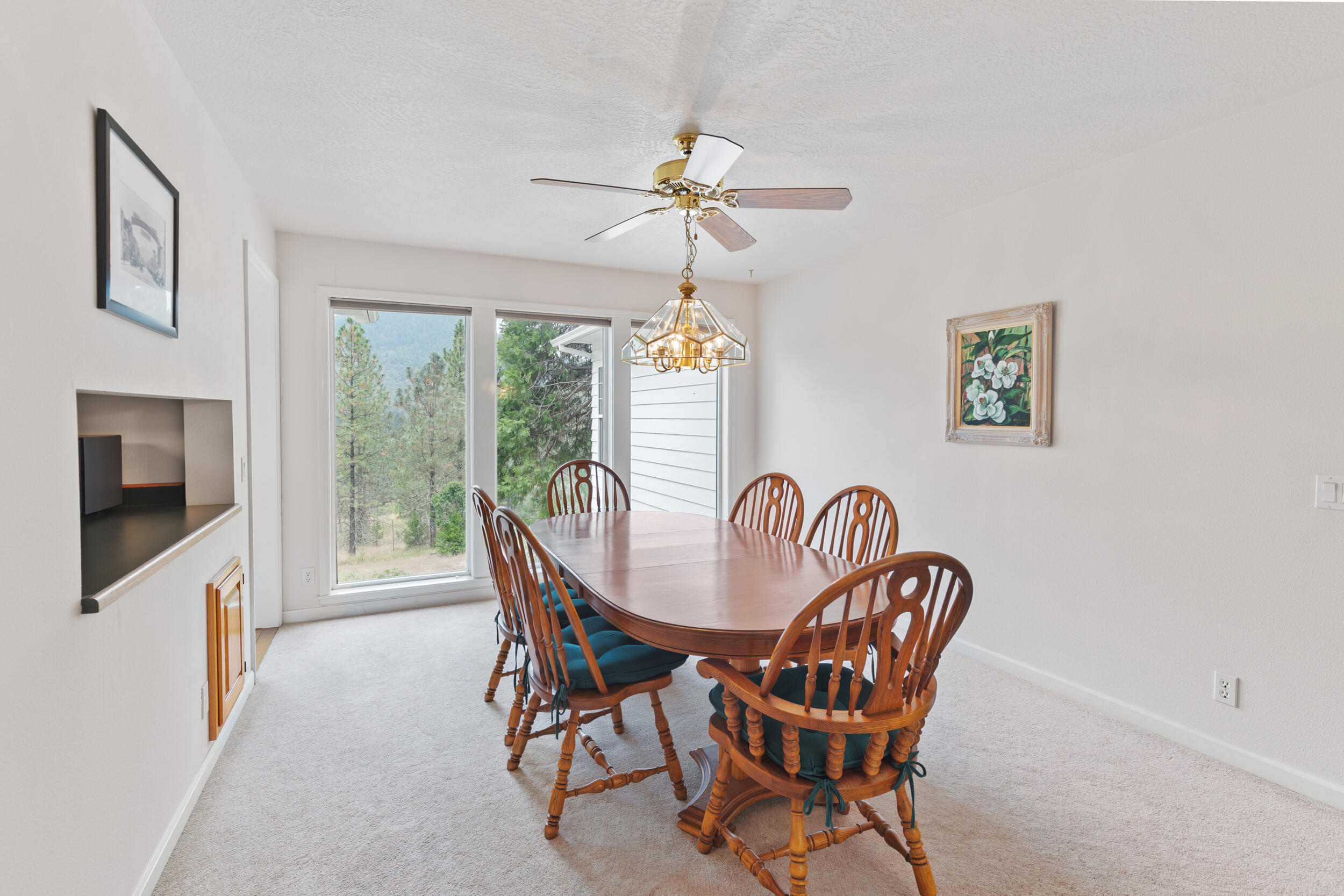 280 Naturescape Road Grants Pass, OR 97527 - Photo 14 of 60 Dining Room