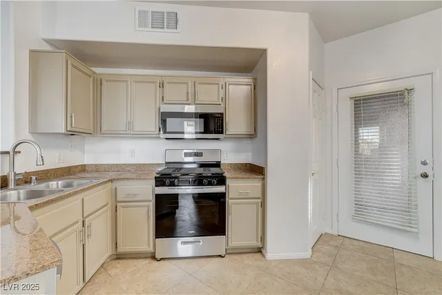 $1,850 | 9975 Peace Way, Unit 1034, Las Vegas, NV 89147